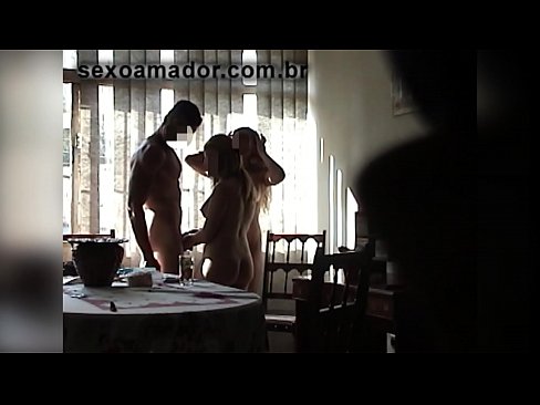 ❤️ Sex-Freunde laden einen riesigen Mann und einen Dreier mit ihm ein ️ Hard porn bei uns de.naughtyhentai.ru ❌️❤