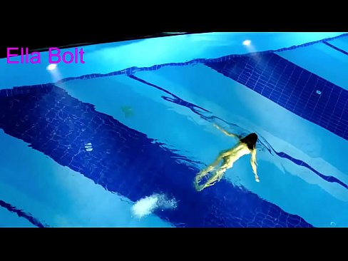 ❤️ Ich kann nicht aufhören zuzusehen, junge Blondine beim Nacktschwimmen im Pool des ELLA BOLT Resorts erwischt ️ Hard porn bei uns de.naughtyhentai.ru ❌️❤